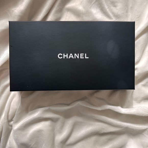 Chanel Black Quilted Leather Wallet and phone holder - Picture 7 of 9